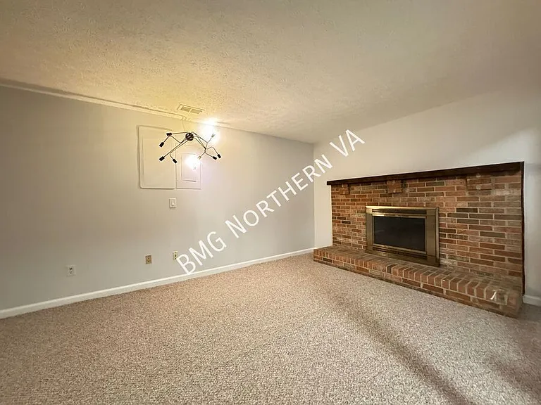 379 W Broad St — Photo 25