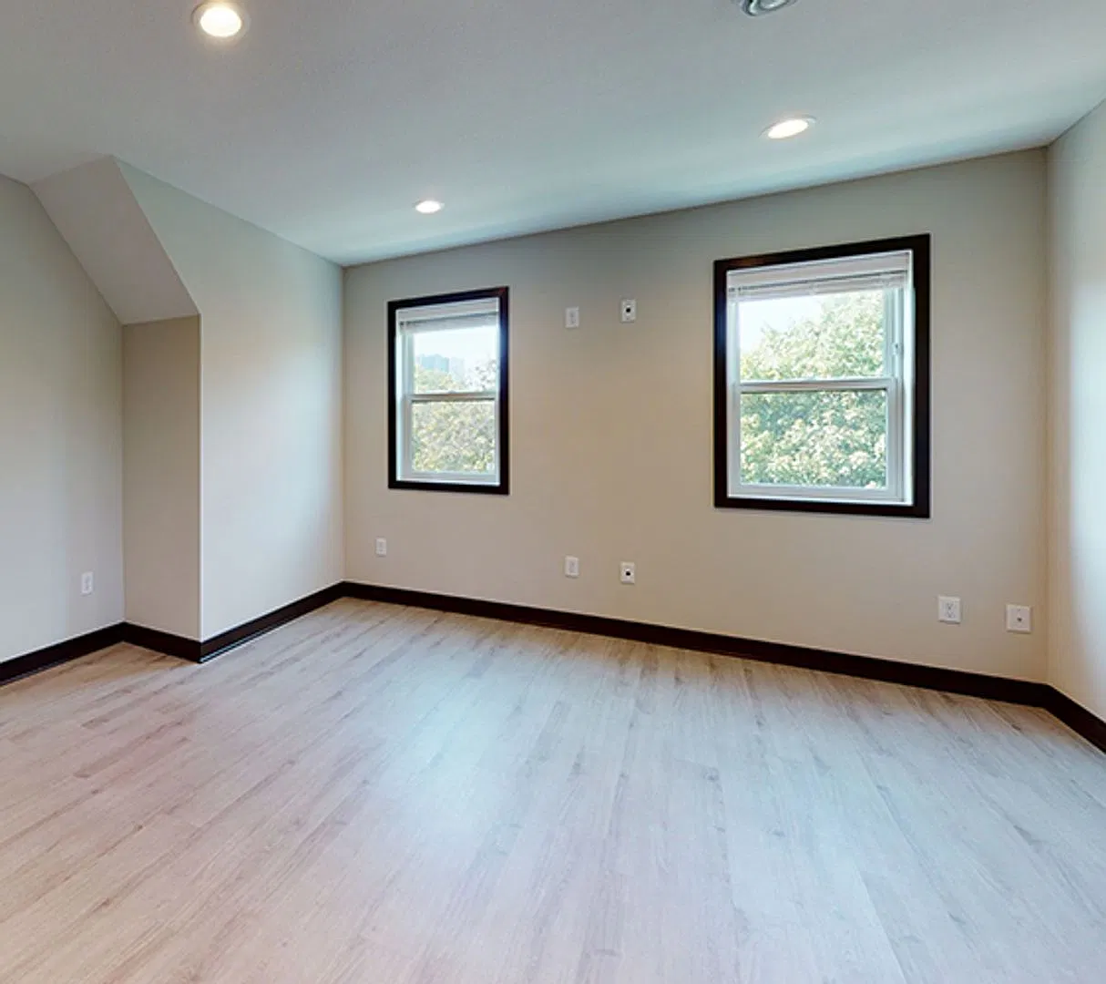 501 6th St SE — Photo 2