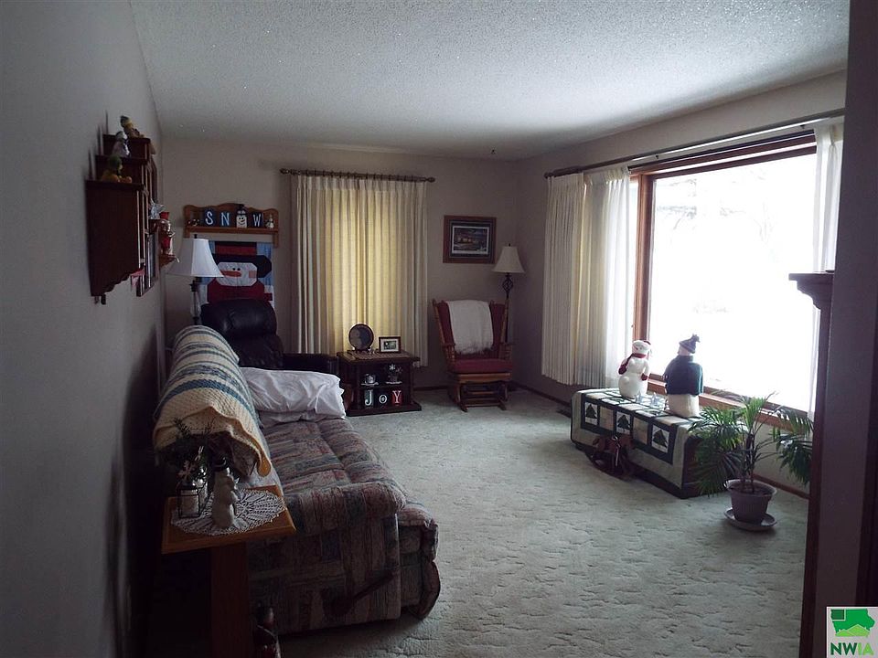 2nd image of 522 5th St
