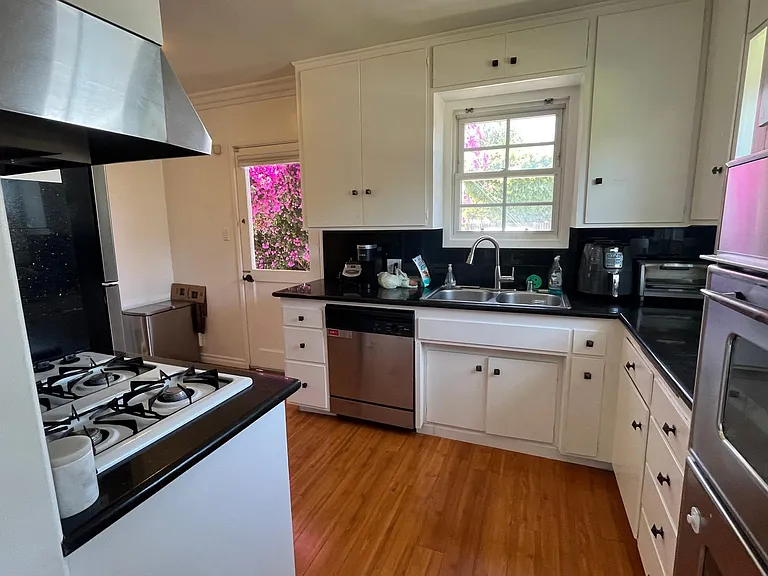 2701 Federal Ave — Photo 6