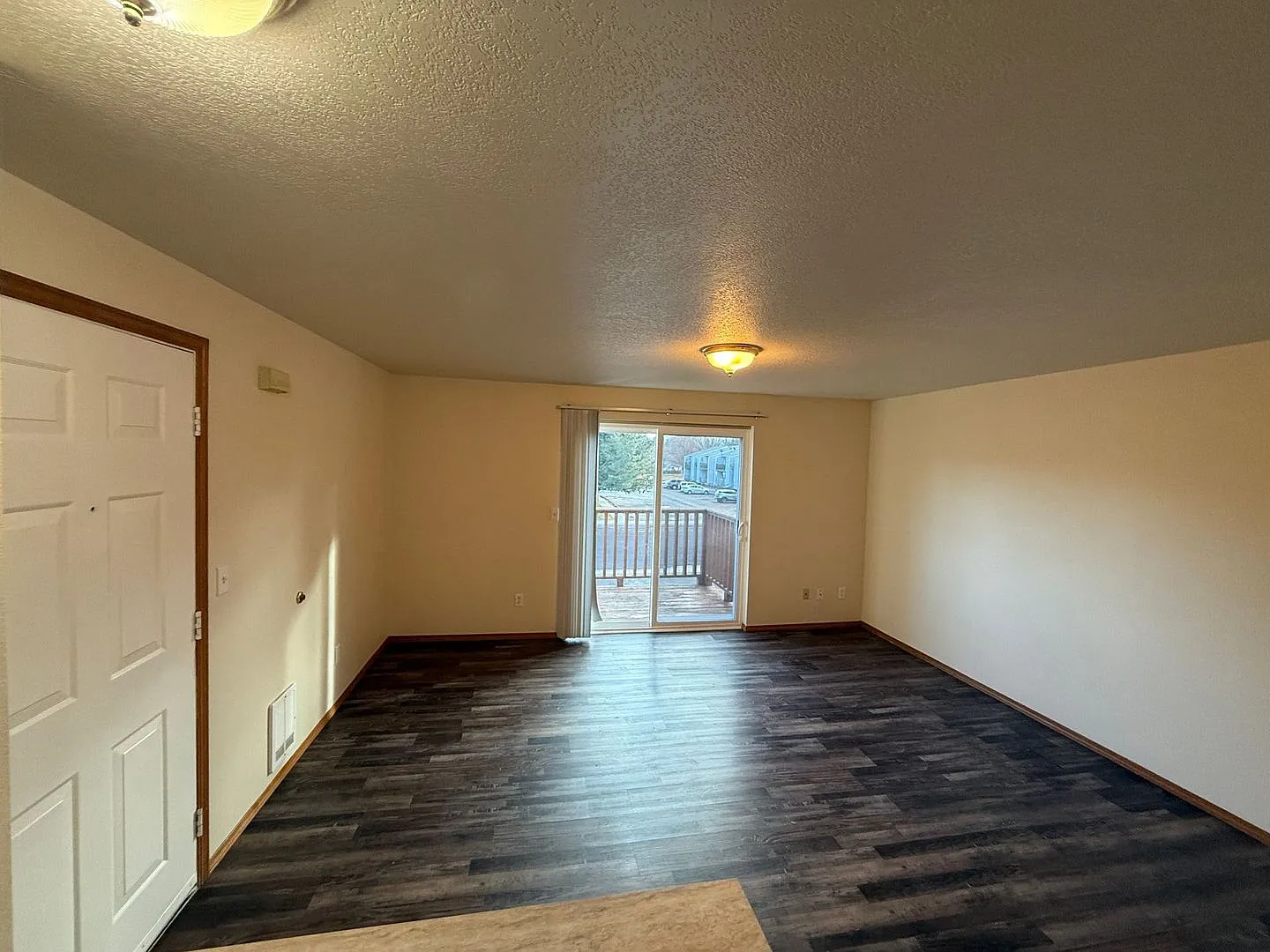 DeLaCruz 8th St Apartments — Photo 4