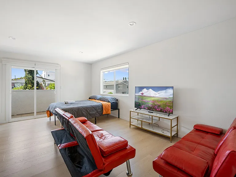 5228 Auckland Ave #2 — Photo 4