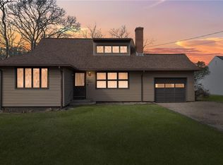 18 Edgewater Rd, South Kingstown, RI 02879