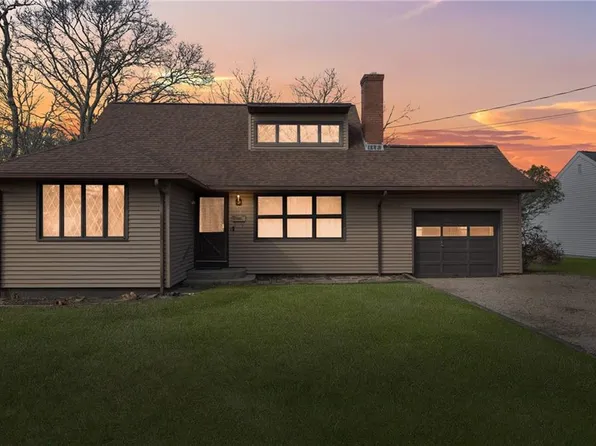 18 Edgewater Rd, South Kingstown, RI 02879