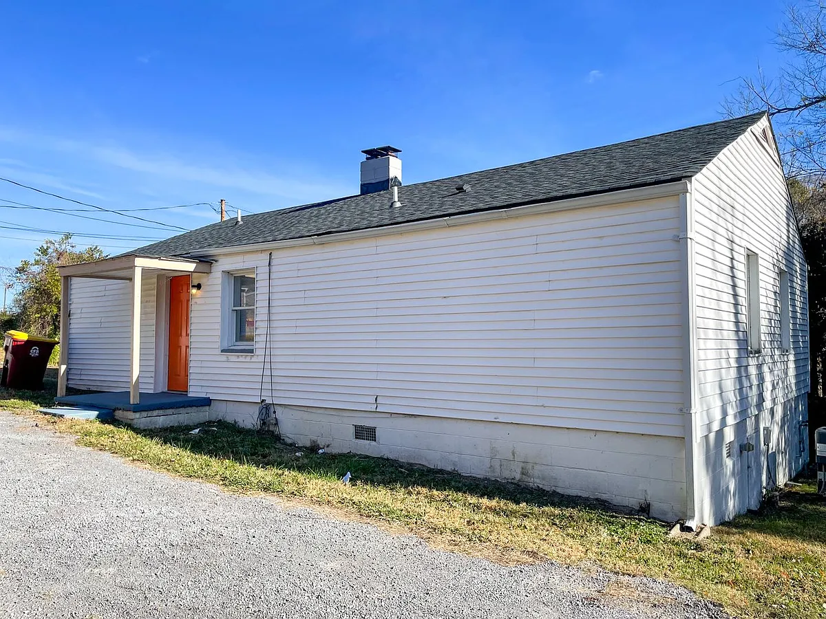 Building Photo - 310 Saint Luke St