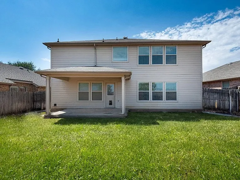 9308 Liberty Crossing Dr — Photo 14