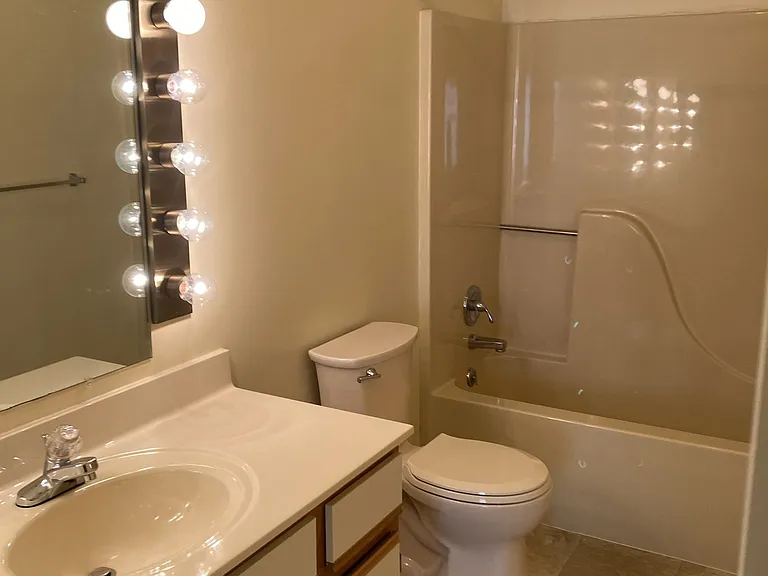534 Pangborn Blvd #F — Photo 9