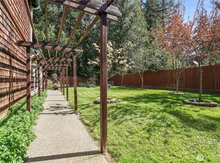20 E Mountain View Ln, Belfair, WA