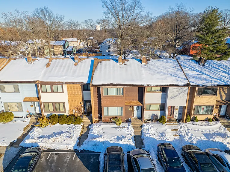 685 Ithaca Pl — Photo 24