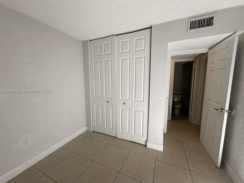 Bayview Palms Condo — Photo 4