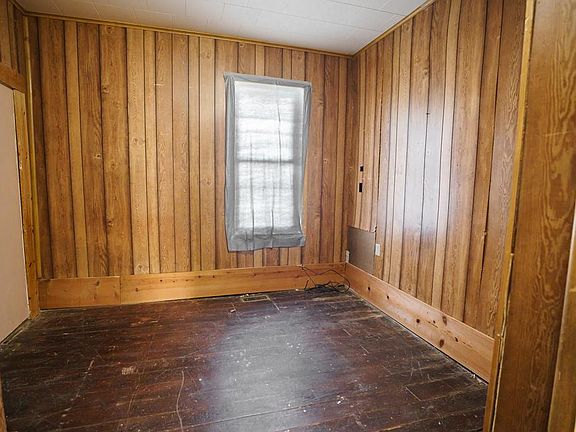 4th image of 119 1st St