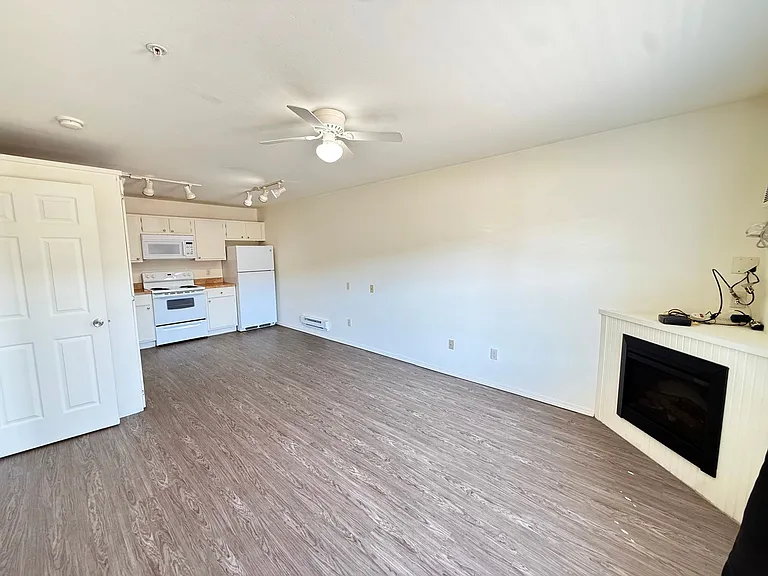 Cedar Creek Apartment Homes — Photo 11