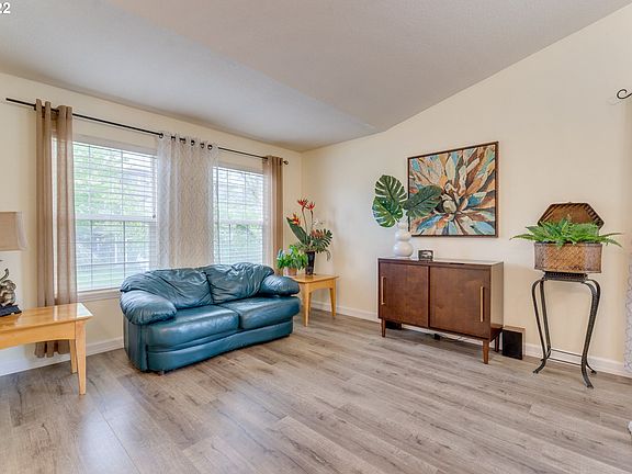 4th image of 15331 SE Kensington Dr