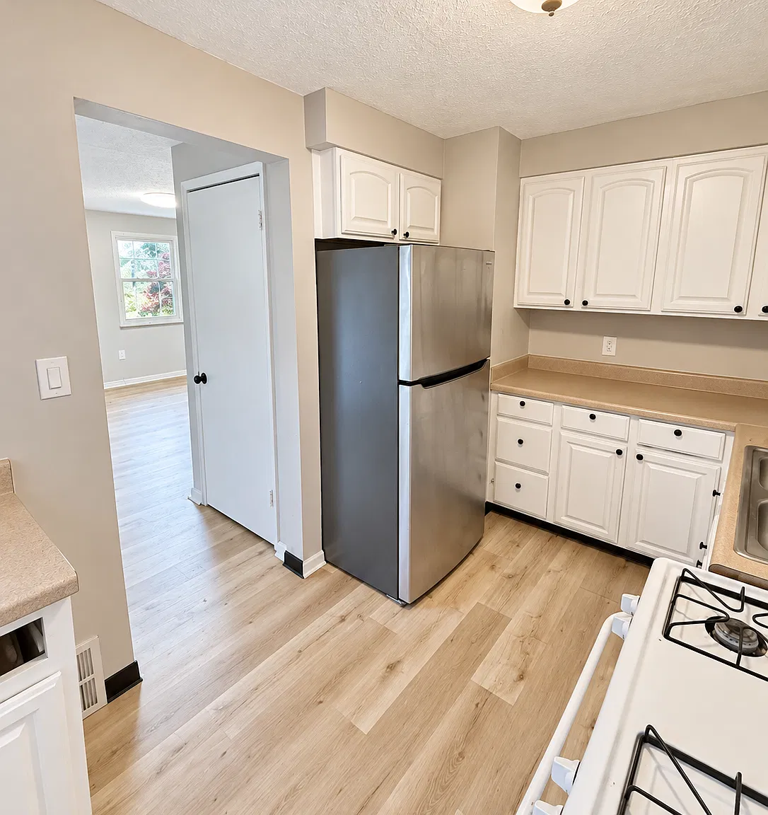 3 bed, 957 sqft, $1,449 — Photo 3