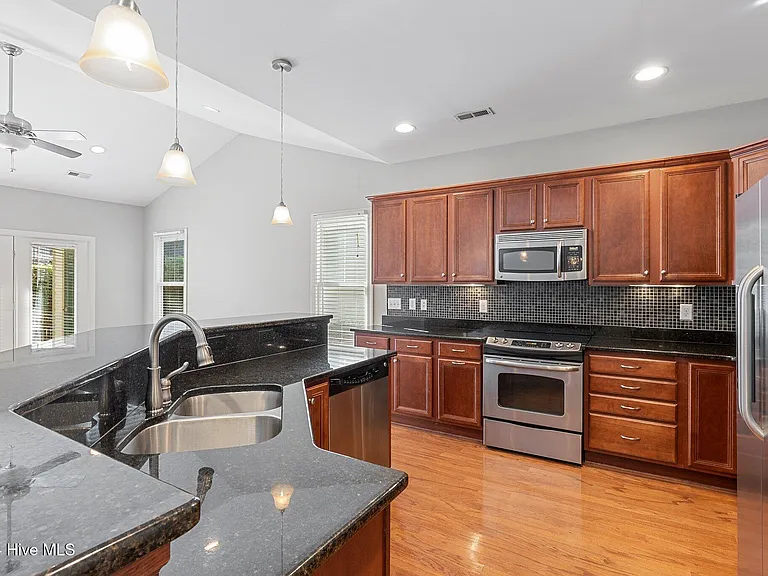 7 Elk Ridge Ln — Photo 11