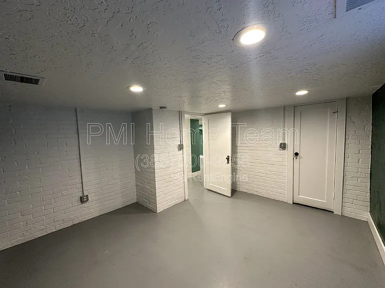 146 E 200 N — Photo 16