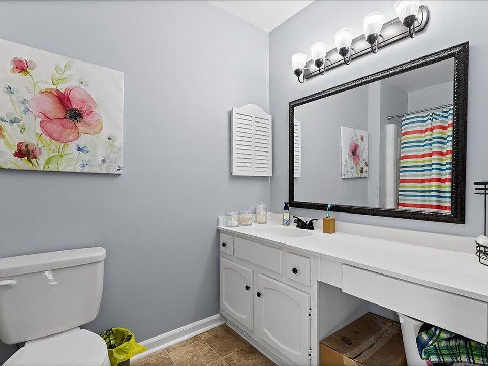 1st image of 903 W C St
