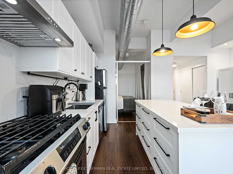 233 Carlaw Ave #814 — Photo 13