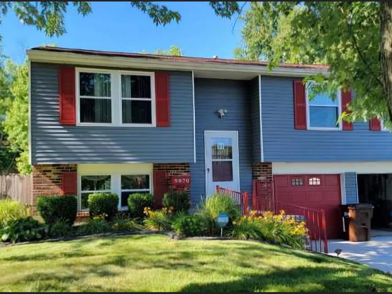 3 bed, 1.5 bath, 1484 sqft, $2,100 — Photo 1