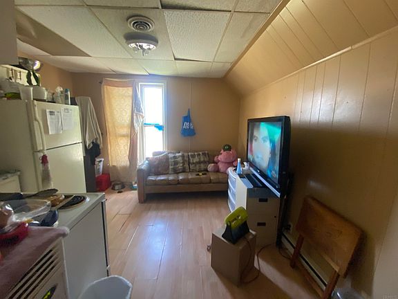 5th image of 901 W Beardsley Ave