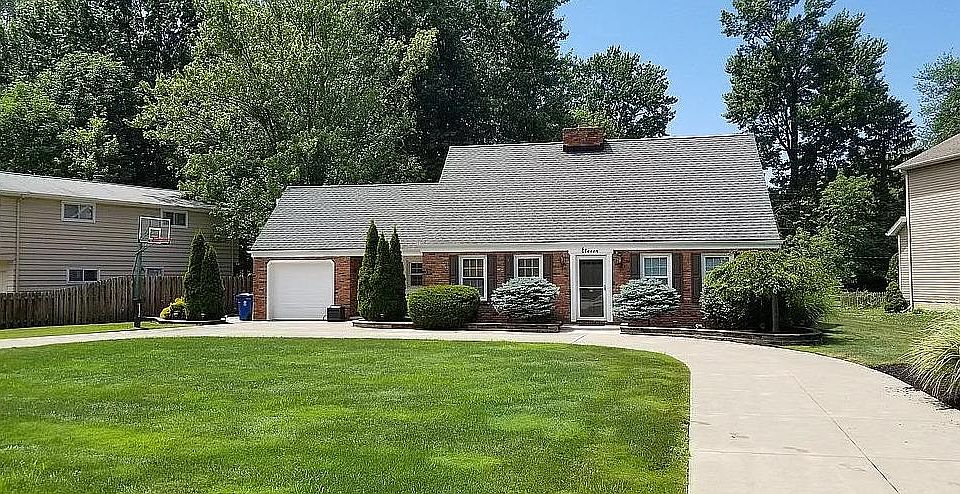 1st image of 11 Minnewawa Dr