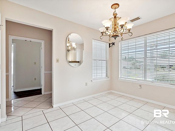 4th image of 9469 Lakeview Dr