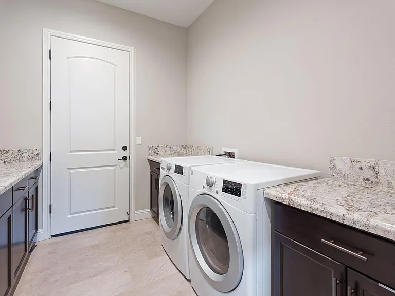 822 Overstone Ave — Photo 9