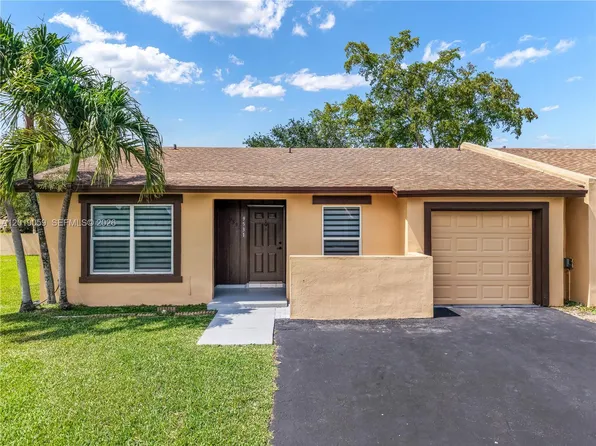 9531 W Heather Ln, Hollywood, FL 33025