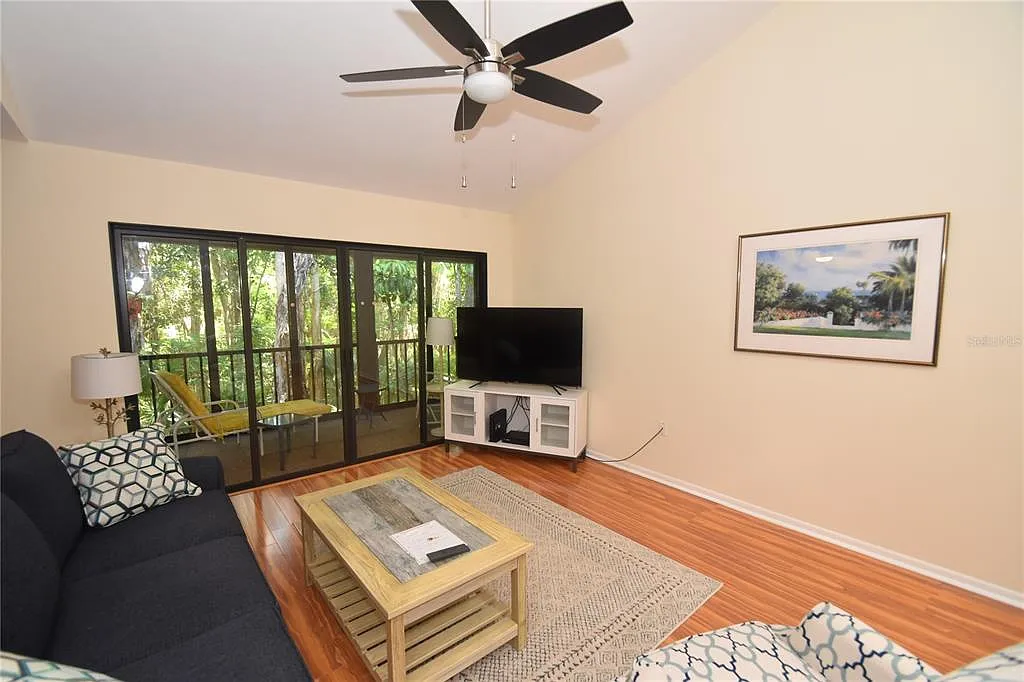2 bed, 2.0 bath, 1077 sqft, $1,775 — Photo 4