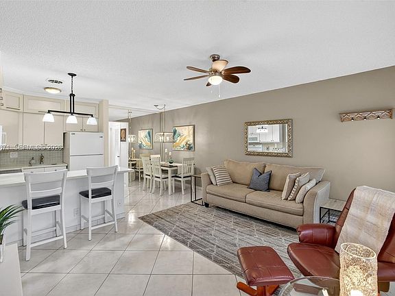4th image of 800 SW 10th Ter APT 4T