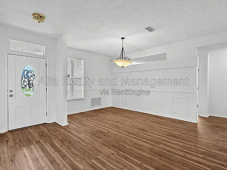 8426 Country Bend Cir W — Photo 7