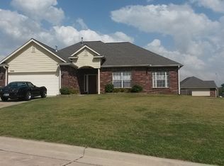 2608 SW Wolf Run Dr, Claremore, OK 74019