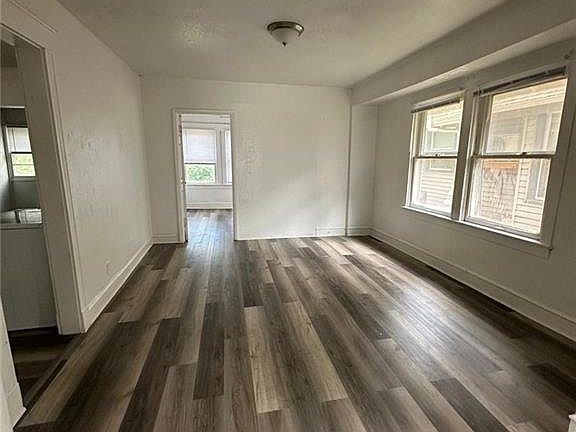 3rd image of 4221 Chestnut Ave