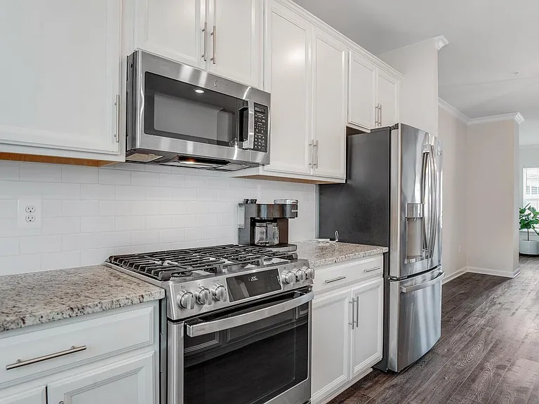 4725 Cherokee St — Photo 15