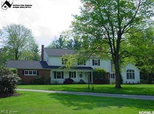 33076 Woodleigh Rd, Cleveland, OH 44124