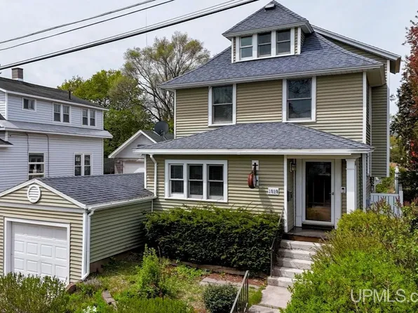 1029 2nd St, Marquette, MI 49855