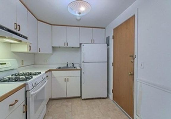 5th image of 40 Railroad Ave APT 12