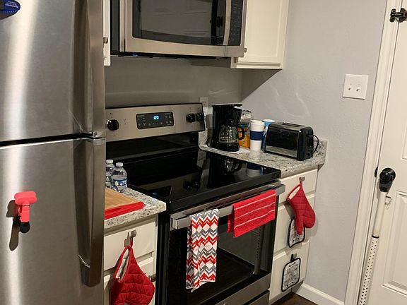 5th image of 411 NE 18th St #411