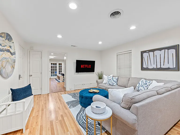 6806 Royal Ln — Photo 11