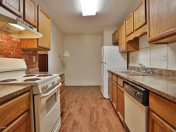 5th image of 204 Donard Park Ave #204