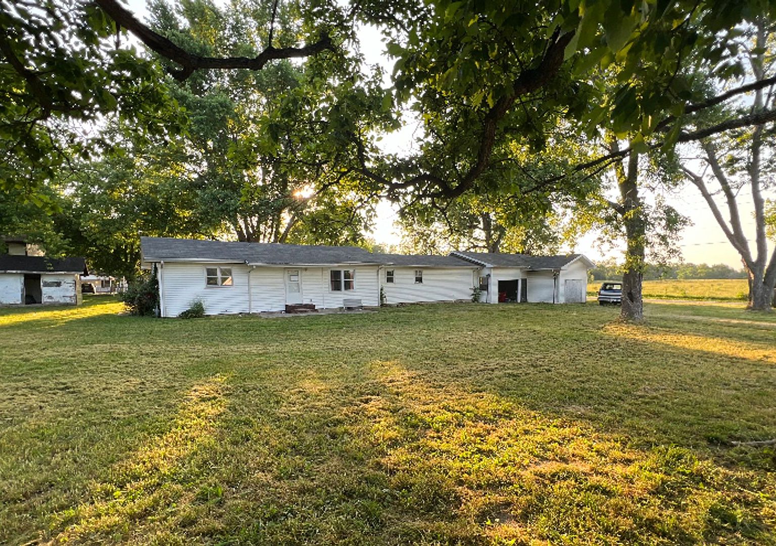 2053 Davisville Rd, Du Quoin, IL 62832 Zillow