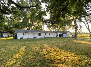 2053 Davisville Rd, Du Quoin, IL 62832
