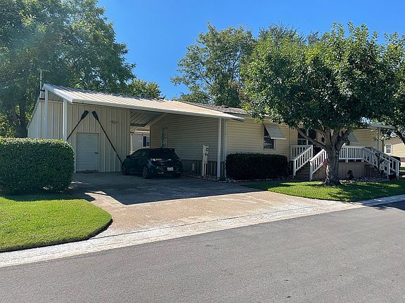 3rd image of 214 Brazos Harbor Dr