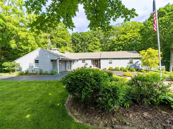 312 E Eller Dr, East Peoria, IL 61611