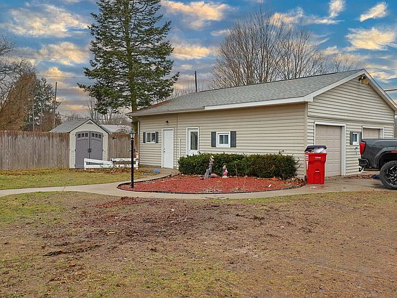 3rd image of 167 S Division St