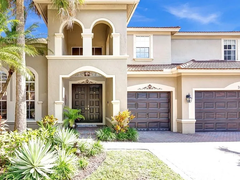 3900 E Hibiscus St — Photo 2