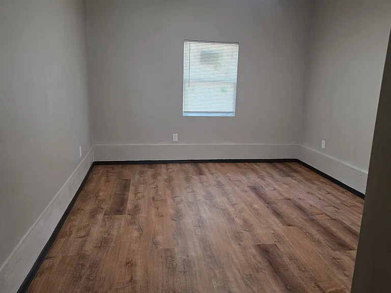 641 Redstone Ave — Photo 18