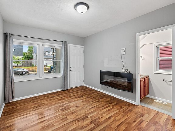 5th image of 3816 4th Ave S