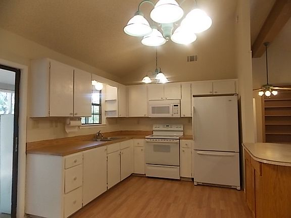 3rd image of 6000 Big Horn Dr