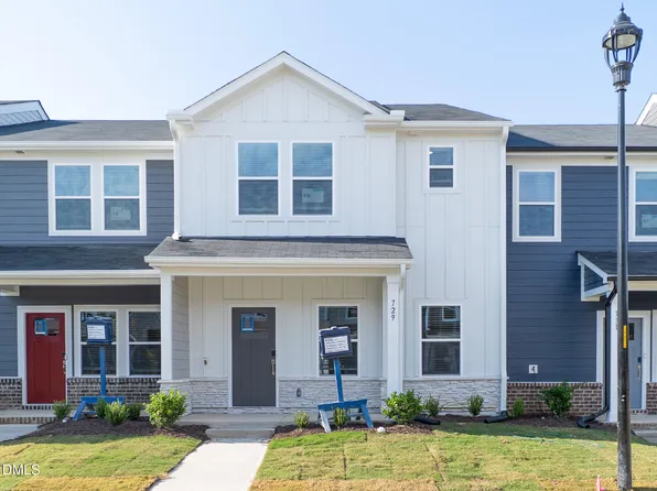 729 Chandler Stone Dr, Zebulon, NC 27597